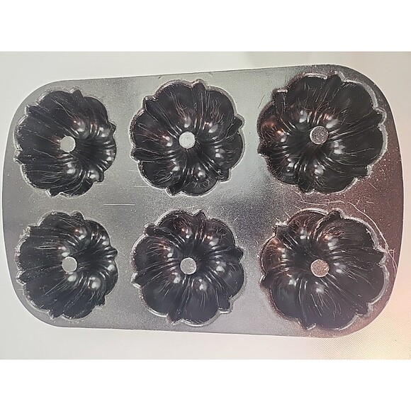 Nordic Ware Bundt-lette Cake Pan 6 CUPS 1.4 LITERS Bundt Mini Party - Picture 10 of 13